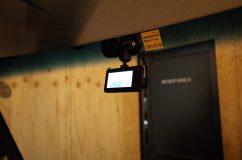 NBOXのナビ・ドラレコ・ETC・ホーン取り付けとLEDフルカスタム ドライブレコーダーは持ち込みですが、この吸盤取り付けタイプはもれなく夏に落下しますね。やはり直接ガラスに両面テープで固定するタイプをおすすめします。