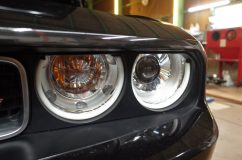 LBコンプリートカー ダッヂ チャレンジャーのヘッドライトRGBリング施工 ヘッドライトとシリコンチューブが同系色なので、遠目に見たら特に違和感ありません。