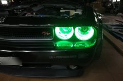 LBコンプリートカー ダッヂ チャレンジャーのヘッドライトRGBリング施工 緑もなかなかかっこいいです。