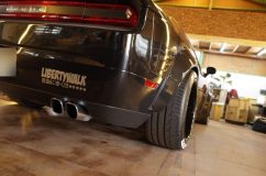 LBコンプリートカー ダッヂ チャレンジャーのヘッドライトRGBリング施工 エアサス仕様で構造変更もされているそうなので、このまま車検が通るそうです。