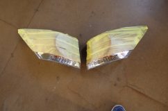 21クラウンアスリートのヘッドライト&テールランプシーケンシャル化加工 養生をしてダイヤカットアクリルを仕込みます。配線作業をなるべくシンプルにというご要望でしたので、各テールにシーケンシャル基盤を組み込みました。