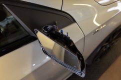Mercedes Aクラスのアンサーバックサイレン取り付け まさかこんなバラし方だとは・・・。みんカラ様様です。