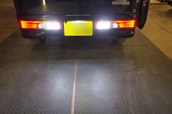 新車 エブリィワゴンのLEDカスタム バックランプ交換のためにはリアのスペアタイヤを外す必要があります。