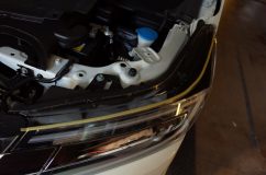 SPADA HYBRID B・Honda SENSING ステップワゴンのシーケンシャルアイライン施工 まずは貼り付ける部分にマスキングを貼ります。
