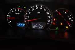 ハイエースワイドのLEDカスタム 走行距離10km。ディーラーから出てきたばかりですね。