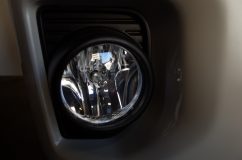 ハイエースワイドのLEDカスタム ディーゼルの場合はこのカバーを外して施工します。