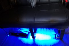 ハイエースワイドのLEDカスタム フットランプは青色にしました。