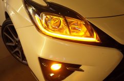  昼間の視認性は低いので下のウィンカーはそのままです。 