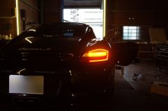 Porche ケイマンのヘッドライト&テールランプ交換 テールランプは専用品ということもあり、ポン付け仕様でした。