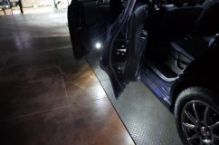 エクシーガのLEDカスタム施工 ドア下のカーテシーランプはリアドアにも取り付けしました。