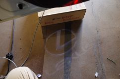  ドア下のロゴランプはGS用が販売していないため、現行車種用の商品を加工して取り付けしました。 