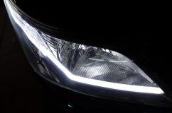 エクシーガのヘッドライトシリコンチューブアイライン加工 新品とまではいきませんが、それに近いぐらい透明になりました。
