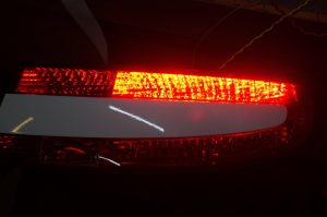 アストンマーチン　ヴァンテージ のテールランプ修理