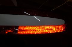 アストンマーチン ヴァンテージ のテールランプ修理 ウィンカー回路のみ純正のままです。