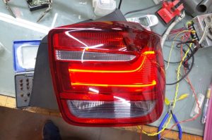 F20 BMW のテールランプ修理