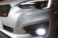 インプレッサのフォグユニット交換 新しいユニットはカラー記憶式で、ON/OFFで色を変化させることができます。