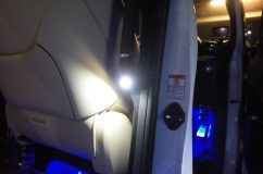 30後期アルファードのLEDカスタム~ リアの手すりにもLEDをインストール。日亜5mm砲弾型の70mA仕様爆光タイプです。