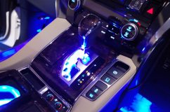30後期アルファードのLEDカスタム~ シフトゲートはアクリルなしですが、LEDの設置場所を工夫することで優れた光を実現できました。