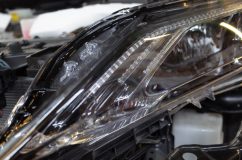 ハリアーのヘッドライト流れるシーケンシャルウィンカー施工 その後、ひたすらウィンカーのチップを配置し、流れる回路を組みます。