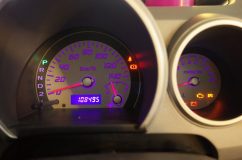 ワゴンRのスピードメーターLED修理 スズキ系のメーター針は専用工具を使わないと芯抜けしてしまいます。