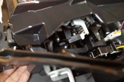  ヘッドライトロービームはファン冷却タイプになっています。やはり明るさを求めると強制冷却でないと間に合わないみたいです。 