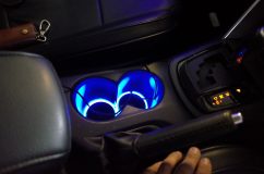 CX5の室内照明LEDの追加加工 ドリンクホルダーはアクリルタイプを施工。