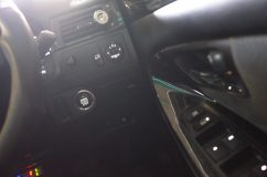  この車の最大の難所はパワーウィンドウスイッチで、取り外しのためにドアパネルを外す必要があります。 