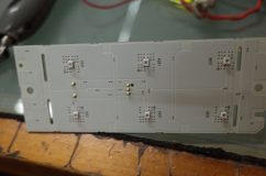 NBOXテールランプの球切れ修理 基盤の2個のLEDが不具合でしたが、当店在庫チップに同型があったので、そちらを使って修理しました。