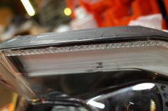 DUCATIパニガーレV4のヘッドライトウィンカー仕込み加工 ダイヤカットのアクリルを使って加工させていただきました。