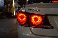  テールランプはLEDを交換することなく、基板の加工で4灯化を行います。 