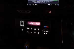 ２００系ハイエース４型のエアコンパネル他スイッチ類のLED打ち替え