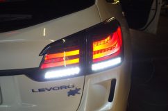  そしてついでに施工したのが「ブレーキの4灯化」。通常スモールで点灯する部分もブレーキで連動するようにしました 