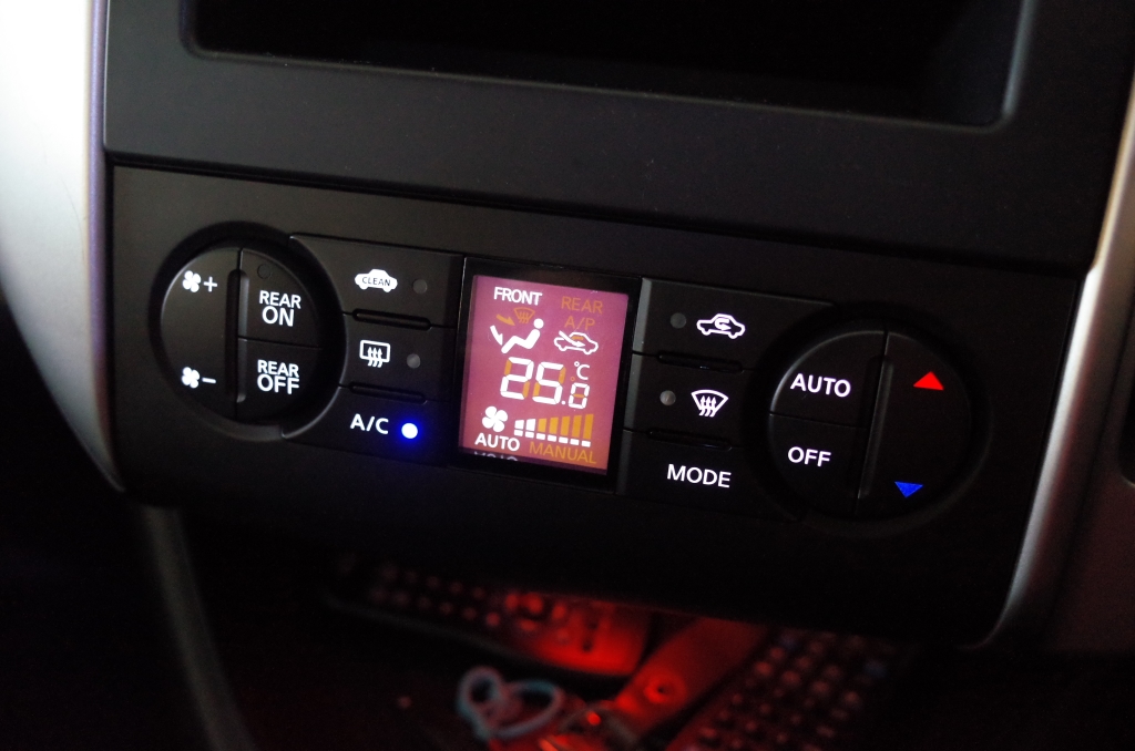 C25セレナのエアコンパネル液晶反転＆LED打ち換えとスピードメーター