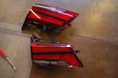 30後期アルファードのテールランプ シーケンシャルウィンカー加工 加工するのはゲート側のみ。フェンダー側はシーケンシャルコントローラー経由で点灯させることで対応します