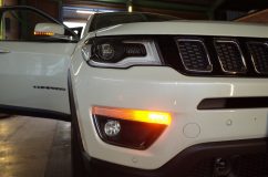 JEEP コンパスのシーケンシャルウィンカー加工 加工完了後に取り付けしましたが、なぜかバグが出ました。以前VOLVOで加工した際も同じようなバグが出ていました。