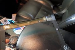  他の土台部分も全て割れているので、かなりの力でこじったみたいですね。当初パネルの修理を試みましたがやはり駄目でした。 