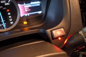 Ford エクスプローラーのハザードスイッチ修理