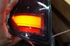  スモール4本のうち1本をウィンカーに変更。面積も増えて明るさUPです。 