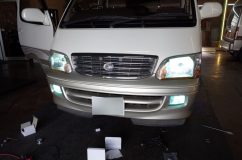 100系ハイエースのヘッドライト&フォグランプHID化 サクサクとHIDに交換します。
