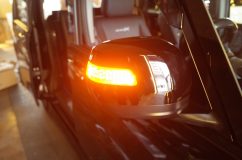  純正ミラーウィンカーを加工しているユニットを持ち込みいただきました。 