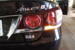 210系後期クラウンのヘッドライトシーケンシャル加工 実はアスリートテールは初めてです。丸のくぼんでいる部分がうまくフィットできるかが勝負です。