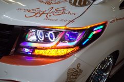 30カスタムアルファードのカスタムヘッドライトインストール 最近はここまで加工するのは減りましたが、やっぱりインパクトは絶大ですね。