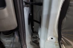 クリッパーバンのナビ取り付け~ 集中ロックも無いため配線は通っていないので、自作で通します。