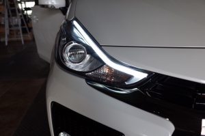 G’sプリウスアルファのヘッドライト・シーケンシャル加工