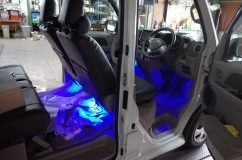  いきなり完成写真。フロント&リアにブルーで施工しました。 