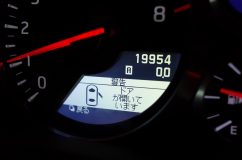 R35 GT-Rのスピードメーター照明の修理(LED打ち換え) 走行距離から考えると熱によるLEDの劣化ではなく、蛍光体の経年劣化による不良と考えられます。