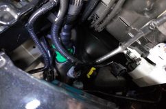 ハイエースのセキュリティー取り付けとホーン交換 上からなら作業可能です。