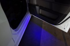 フリードハイブリッドのアイライン追加とドアアンダーイルミ施工 ドアの下にもLEDを増設しました。電源はすでに引き込み済みなのでLED追加するだけで対応できました。