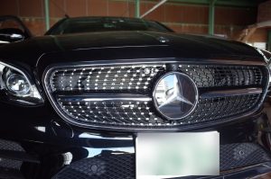 C213のメルセデス・ベンツのグリル交換