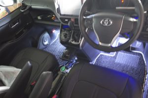 VOXYのフットランプイルミ施工